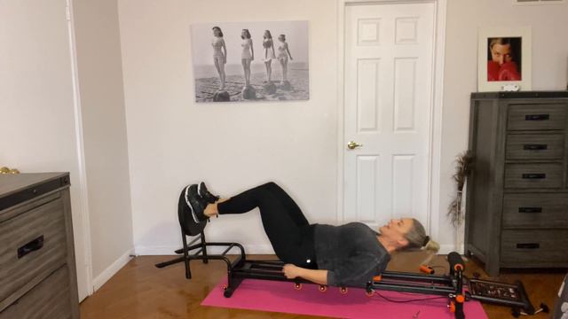 Lower Body Workout with the FITT Gym смотреть онлайн