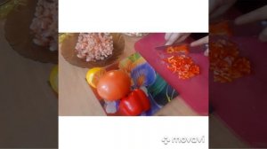 Салат из креветок и помидор