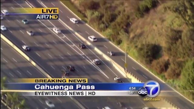 Southern California Police Chase Saturn Vue SUV Ends At Universal Studios KABC mp4 смотреть онлайн