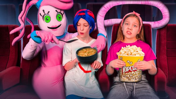 КСЮША ВСТРЕЧАЕТСЯ с МАМИНКИНЫМ СЫНКОМ! Мамочка ДЛИННЫЕ НОГИ в реальной жизни!