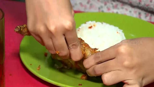 Pedas Nikmat Ayam Taliwang Dan Plecing Kangkung Khas Lombok | RAGAM INDONESIA (24/05/21) смотреть онлайн