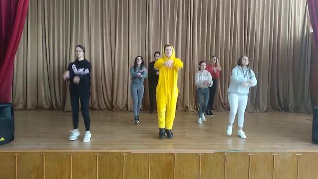 Клёвый танец, с клёвыми друзьями смотреть онлайн