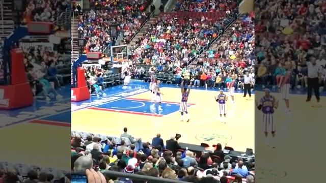 5'2" Globetrotter Surprise Dunk | Harlem Globetrotters смотреть онлайн