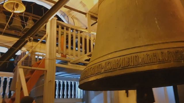 Звон в самый большой колокол России, 72-тонный Царь-колокол в Свято-Троицкой Сергиевой Лавре 2021 смотреть онлайн