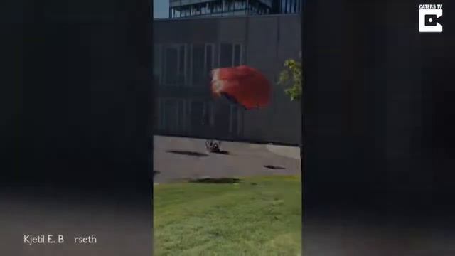 Неудачный прыжок с парашютом смотреть онлайн