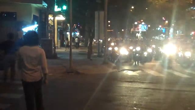 Vietnam - Moped Take Off смотреть онлайн