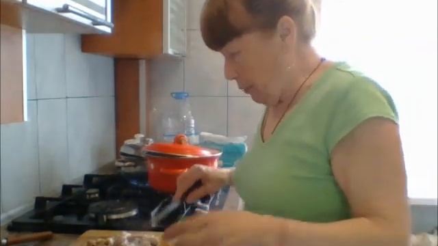 ЗЕЛЁНЫЙ БОРЩ СО ЩАВЛЕМ И КУРИЦЕЙ смотреть онлайн