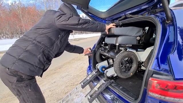 Погрузка инвалидной коляски в машину смотреть онлайн