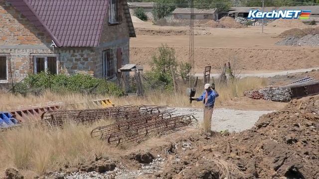 Вокруг детского сада в Керчи возводят шумозащитные экраны смотреть онлайн