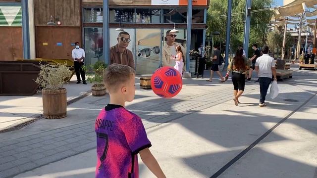 Леха Закиров | Чеканка с мячом#challenge #игры #game #а4 #челлендж #cr7 #messi #футбол смотреть онлайн