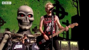 Sum 41 - In Too Deep (Reading + Leeds 2018)