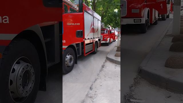 Сработала пожарная сигнализация.Кишинёв.Рышкановка, во дворе дома смотреть онлайн