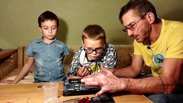 Урок 2 Замена термопасты в ноутбуке с ребенком смотреть онлайн