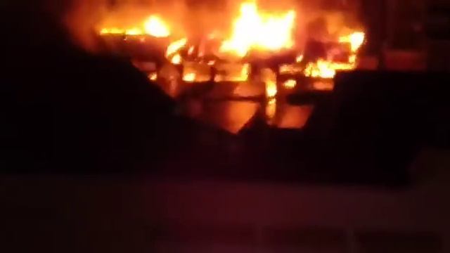 Нефтекамск пожар,горит центральный рынок смотреть онлайн