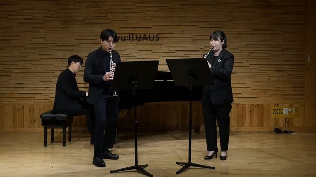 Michele Mangani - Concertpiece for two clarinets and piano смотреть онлайн