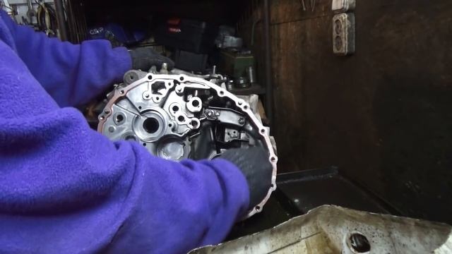 Тойота Королла Ремонт коробки передач .Toyota Corolla Repair Of The Transmission. V-1.6. 2012 год.
