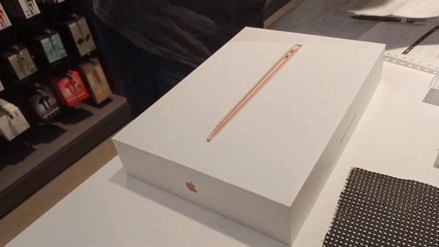 Buying Macbook Air 2020