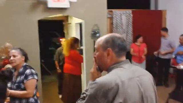 Pastores Roger y Carlos sanidad en brazo de dama смотреть онлайн