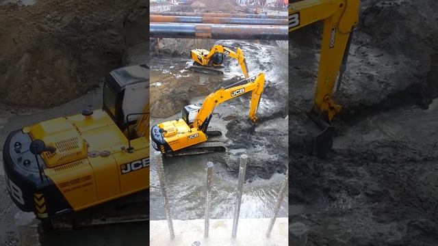Экскаватор JCB в работе, часть 2 смотреть онлайн