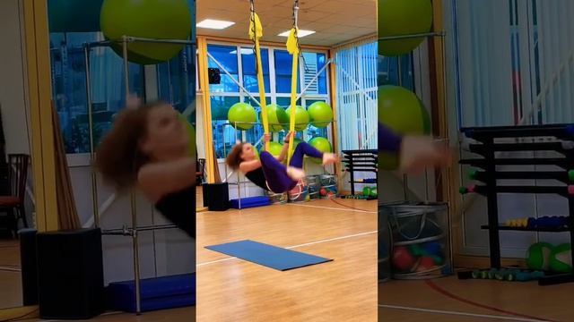 Топ 10 кувырков в Аэройоге / Top 10 flip tricks in Aerial yoga #аэройога #aeroyoga #flyyoga #yoga смотреть онлайн