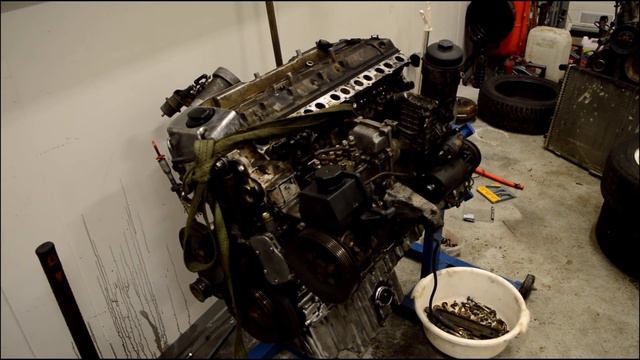 Mercedes-Benz S w126 moottorin vaihto part 1 смотреть онлайн