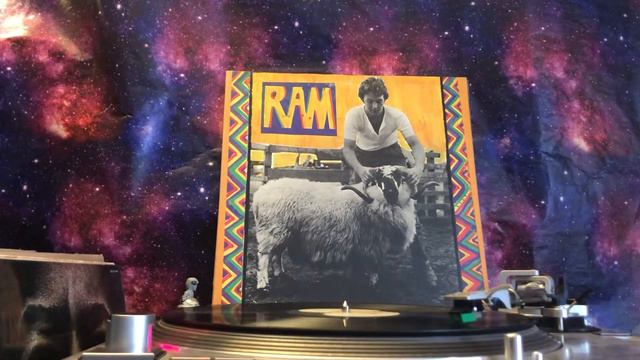 Paul And Linda McCartney - Monkberry Moon Delight смотреть онлайн