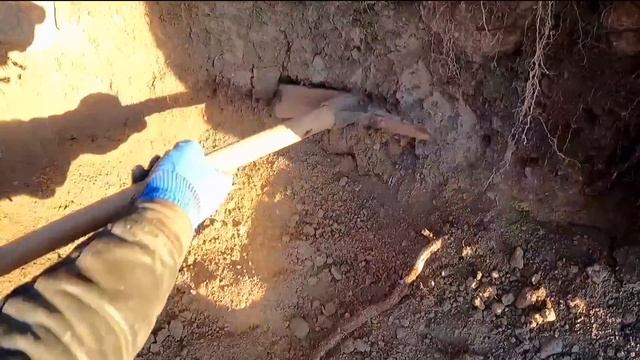 Haç işaretli kayayı çekiçle kırdığımızda içinden hazineler fışkırdı define bulma anı смотреть онлайн