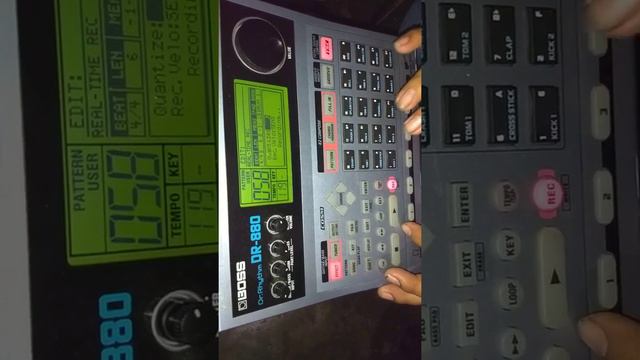 Como Crear Ritmos Con Caja BOSS DR-880 смотреть онлайн