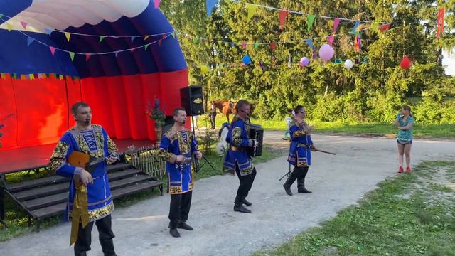 19.06.2021 г. День села Ельтесуново. Фолк-группа «Мужики» - песня «Россия» 🇷🇺 смотреть онлайн