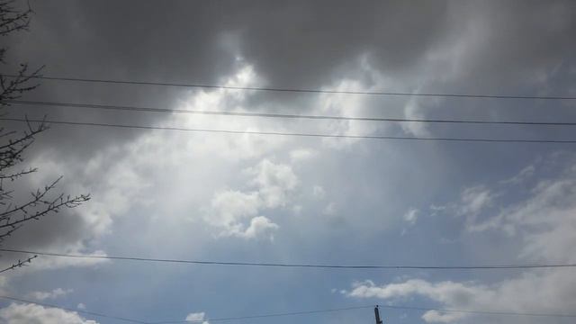 Красивый Time-lapse кучевых облаков 21 апреля 2020 года! смотреть онлайн