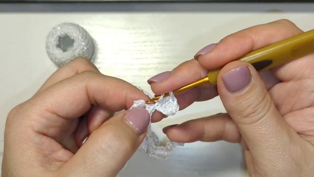 Новогоднее украшение крючком - олень. Схема в ТГ канале https://t.me/vyajemvmeste #новогодний_деко смотреть онлайн