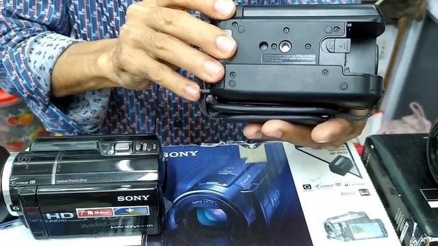 অবিশ্বাস্য দামে হ্যান্ডিক্যামেরা কিনুন। Handycam Price In Dhaka Bangladesh 2021 || Robin Vlogs смотреть онлайн
