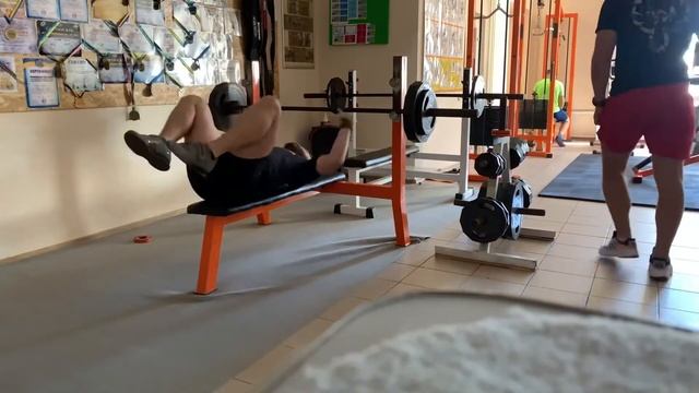 Прикидка в жиме. Выход на 130 кг - пробую побить свой рекорд. Выполню ли я КМС через 3 недели? смотреть онлайн