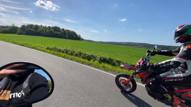 KTM 950 SM Meets KTM 640 LC4 SUPERMOTO