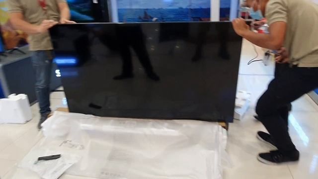 Samsung 70 Inches UHD TV Unboxing TU7000 смотреть онлайн
