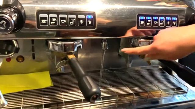 Обзор кофеварки и кофемолки. Моя кофейня. После этого видео тебе станет все понятно. смотреть онлайн