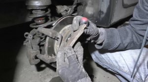 Замена тормозных колодок на задних дисковых тормозах Хендай Солярис (Hyundai Solaris) Экономия Авто