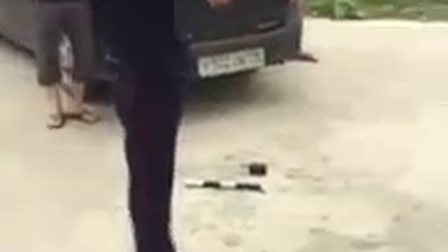 Сотрудник ДПС станцевал перед водителями смотреть онлайн