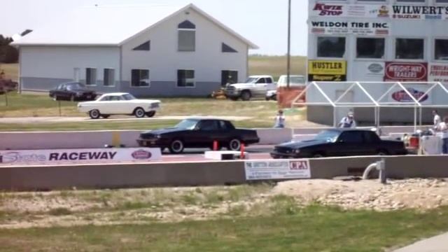 1987 Buick GNX 028 vs 1987 Buick Regal T Type WE4 смотреть онлайн