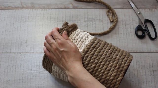 ?УДИВИТЕЛЬНАЯ ИДЕЯ ПЕРЕРАБОТКИ 5 ЛИТРОВОЙ БУТЫЛКИ?КОРЗИНА СВОИМИ РУКАМИ. ПОДЕЛКИ ИЗ ДЖУТА И БУТЫЛКИ смотреть онлайн