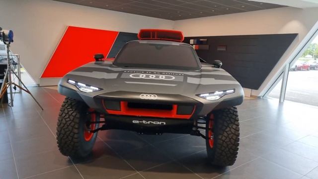 Brutal Audi RS Q e-tron fully electric Dakar-monster for 14 day race in the desert [4k 60p] смотреть онлайн
