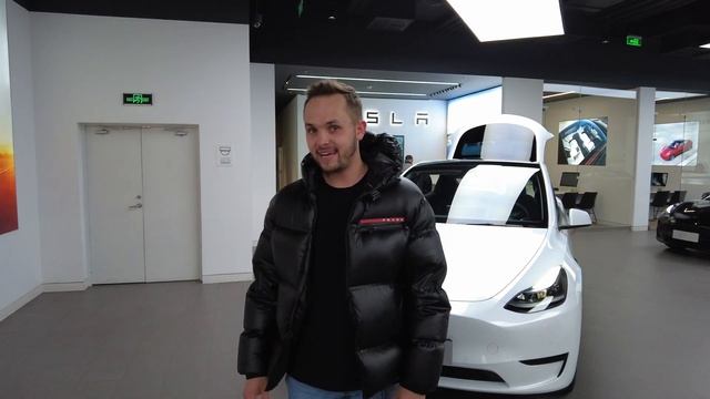 Выгнали русского из американской Теслы в Китае! Tesla дешевле на полмиллиона! Обзор Tesla Model 3/Y смотреть онлайн