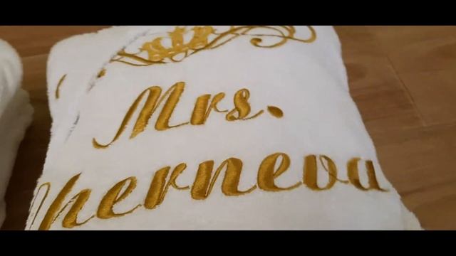 Парные халаты с именной вышивкой молодожёнам смотреть онлайн