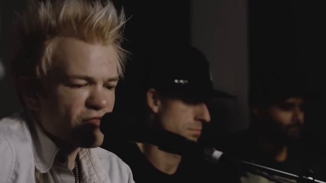 SUM 41 "War" Live Acoustic смотреть онлайн