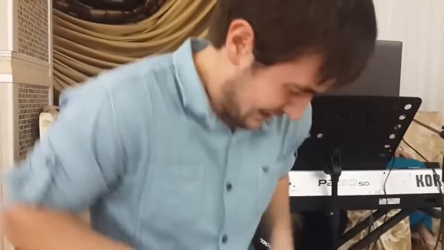 ГАМЗАТ НА БАРАБАНЕ 2014 НЕВЕРОЯТНАЯ ЛЕЗГИНКА смотреть онлайн