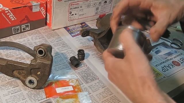 Смазка СУППОРТОВ И НАПРАВЛЯЮЩИХ. Ремонт СУППОРТА в деталях. "Гараж №6" смотреть онлайн