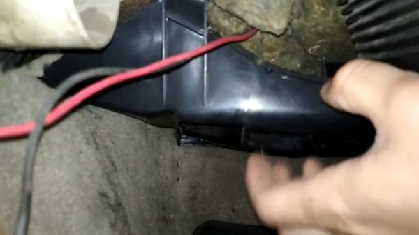 Замена радиатора печки на AUDI 100 C3/44