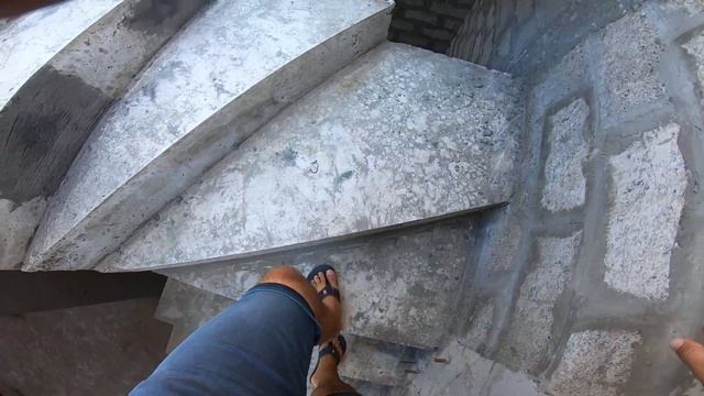 39 сняли опалубку с лестницы и монолитной плиты Поднимаем сыпучку на этаж смотреть онлайн