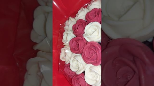 Шоколадные розы?? Букет из 33 цветов выполнен из белого шоколада? Заказывайте по ссылке в описании? смотреть онлайн