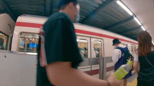 4K Japan Osaka Subway Metro Midosuji Line Travel - From Shinsaibashi Station to Namba Station смотреть онлайн